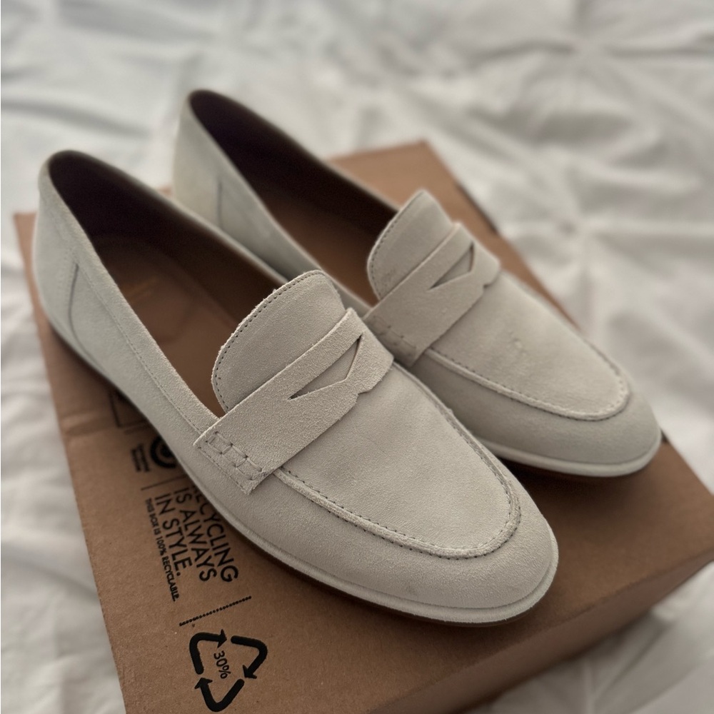 Women Cream Loafers